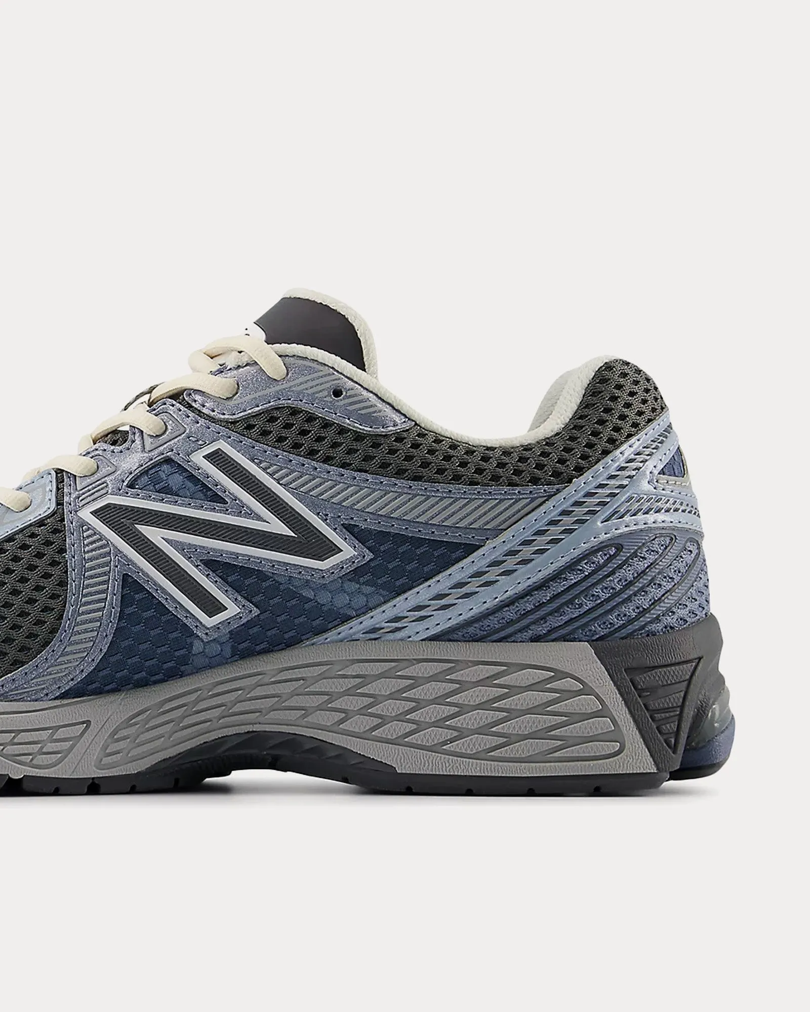 860V2 Arctic Grey / Starlight / Magnet Low Top Sneakers