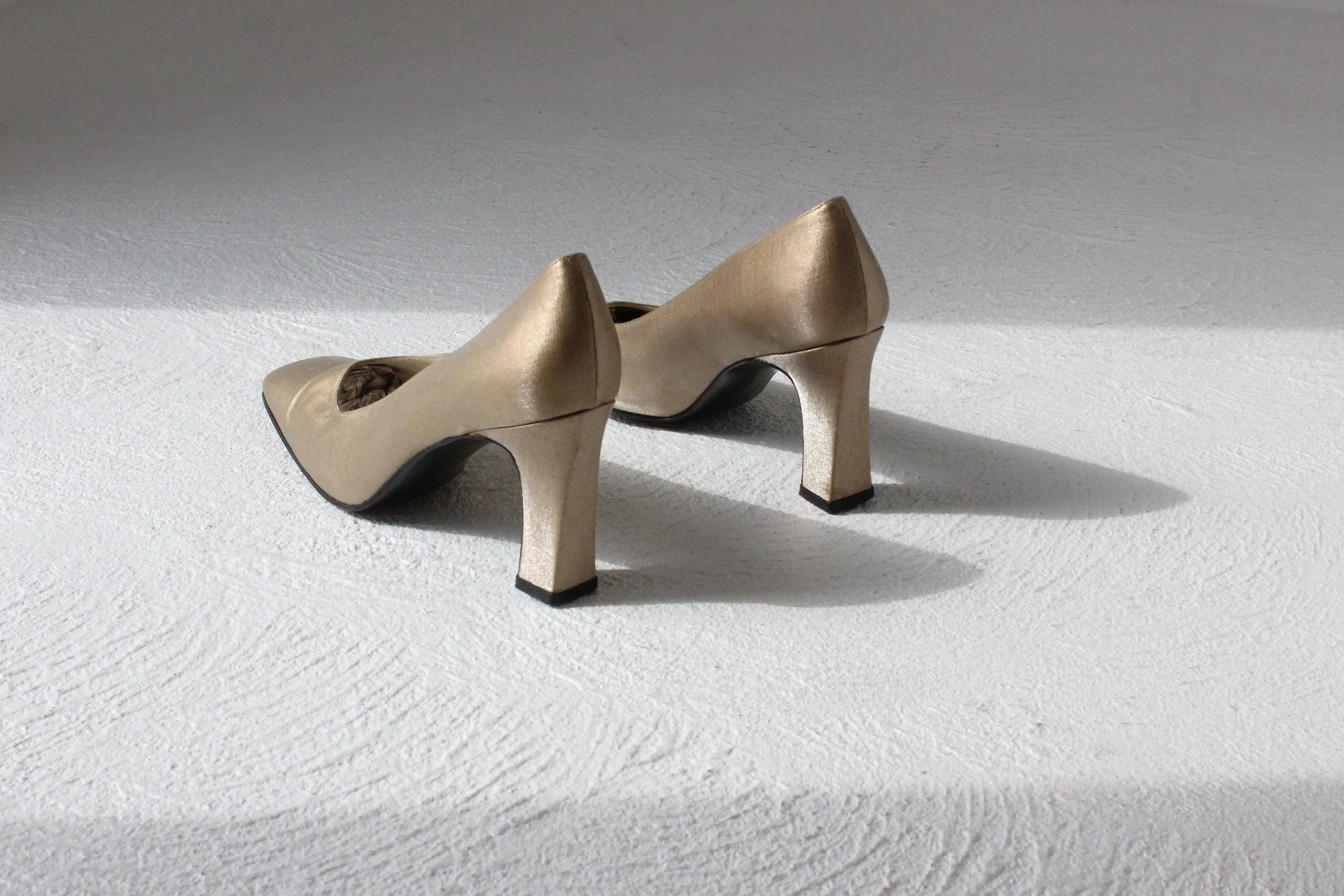 90s Stuart Weitzman Gold Fabric & Leather Pumps ~ Euro 37
