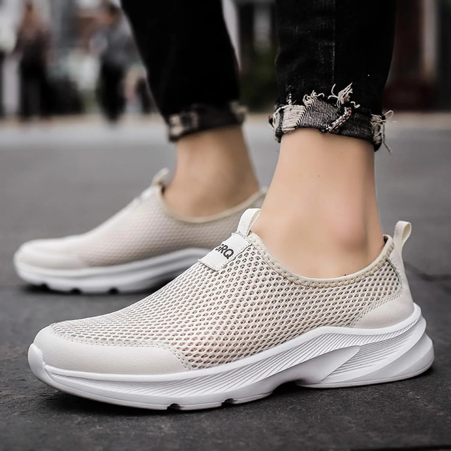 Casual Walking Shoes Men Sports Shoes Fashionable Simple and Solid Color The New Pattern Summer Non Slip Thick Mesh