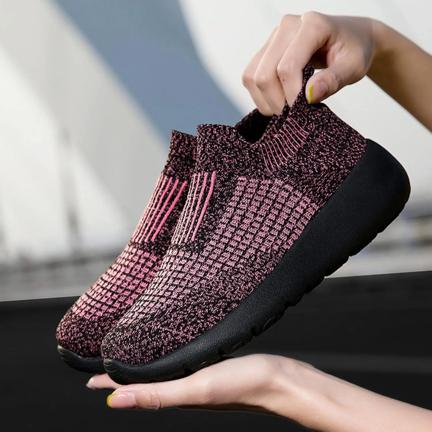 Fashion Sneaker Lace-Up Men Sports Shoes Fashion Summer New Pattern Mesh Breathable and Comfortable Thick Sole Couple