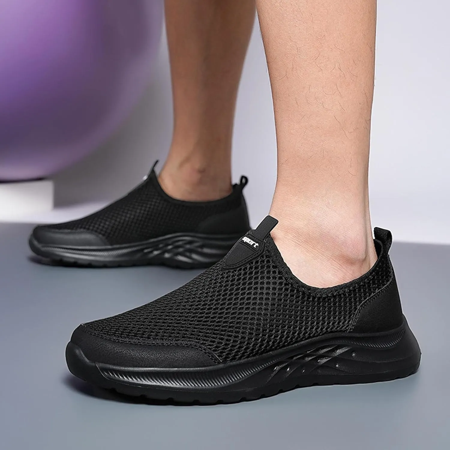 Men's Everyday Athletic Shoes Men Sports Shoes Fashionable New Pattern Mesh Hollow Breathable Comfortable Flat Bottom