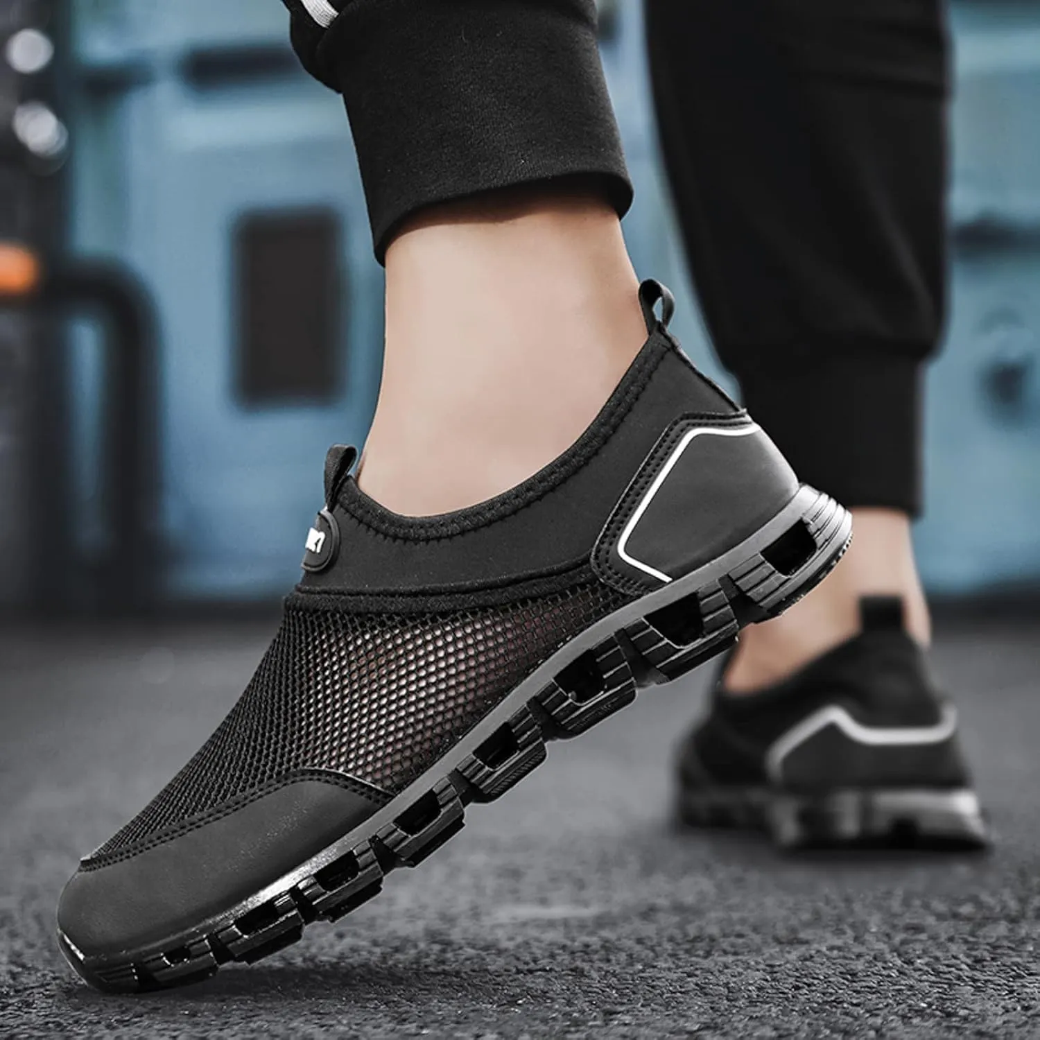 Men's Fashion Sneakers Men Sports Shoes Fashionable Simple and Solid Color New Pattern Summer Mesh Hollowed Out