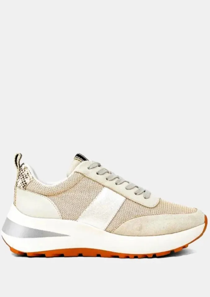 metallic accent runner sneaker