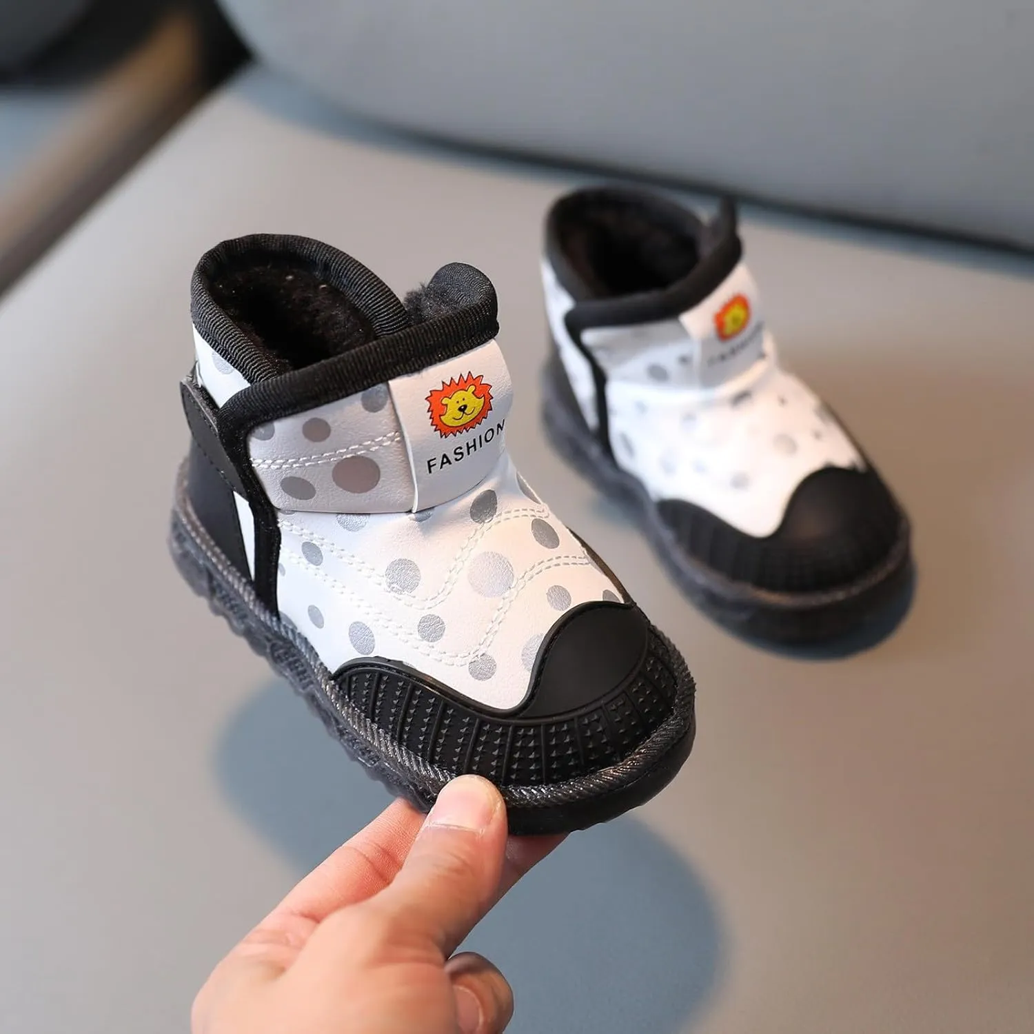 Toddler High Top Light Up Shoes for Girls Boys LED Soft Sole Breathable Lightweight Non Slip Running Sneakers